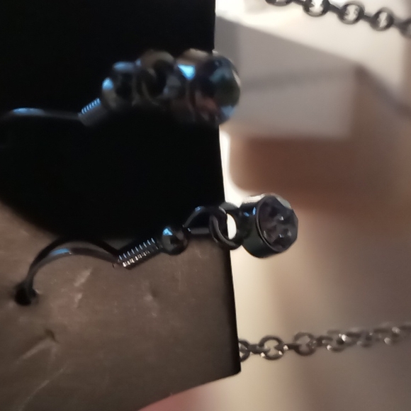 Set - Picture 3 of 3